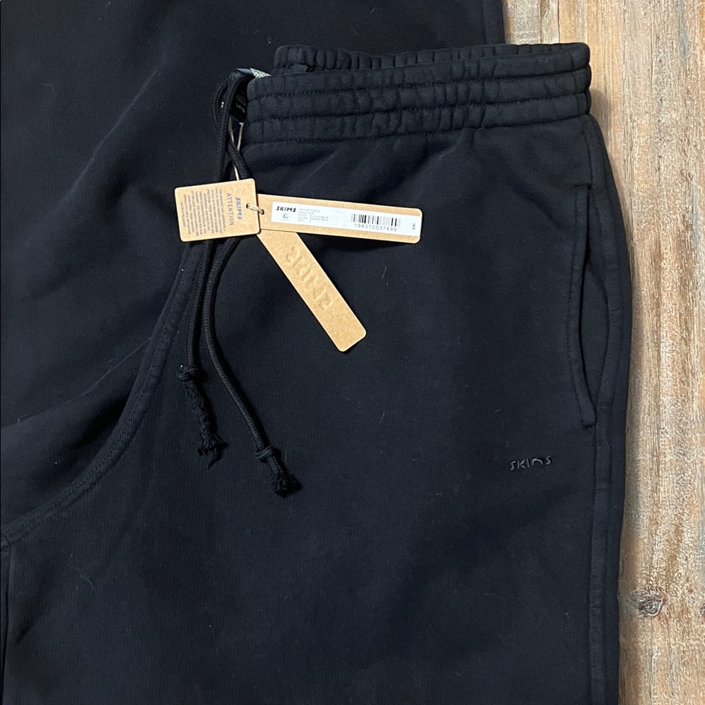 SKIMS Onyx Black Wide Leg Fleece Pants - Picture 8 of 9